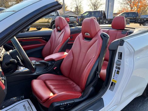 Used 2015 BMW M4 Convertible image 12