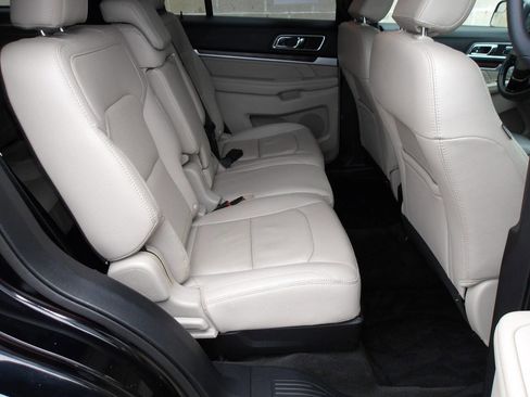 Used 2018 Ford Explorer Limited image 29