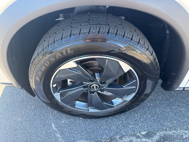 Used 2025 Nissan Rogue SV AWD/4WD image 12