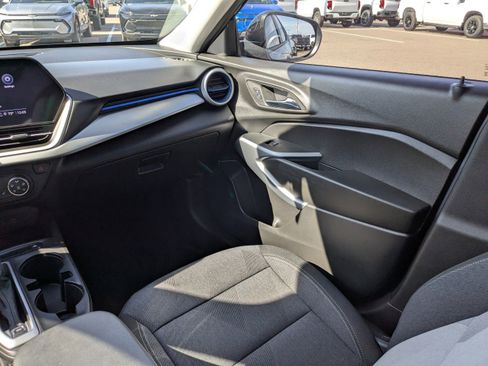 Used 2024 Chevrolet Trax LS w/ LS Convenience Package image 16