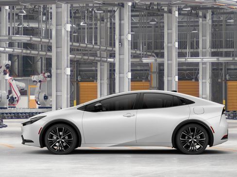 New 2026 Toyota Prius XLE FWD image 4