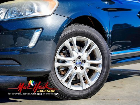 Used 2016 Volvo XC60 T5 Premier w/ Proximity Package image 2