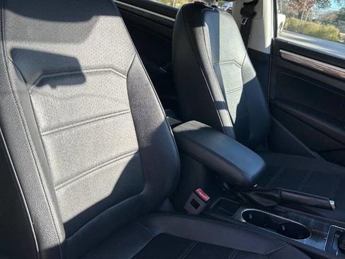 Used 2018 Volkswagen Passat 2.0T SE w/ SE Lighting Package FWD image 45