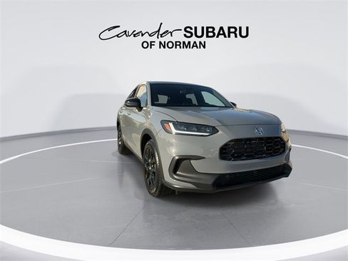 Used 2025 Honda HR-V Sport image 2