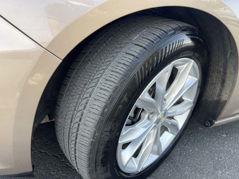 Used 2019 Chevrolet Malibu LT w/ Leather Package FWD image 15