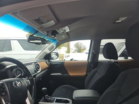 Used 2017 Toyota Tacoma SR5 image 19