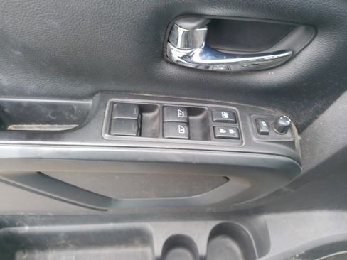 Used 2018 Nissan Titan SL w/ Midnight Edition image 33