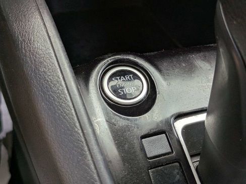 Used 2022 Nissan Versa SV w/ Trunk Package FWD image 25