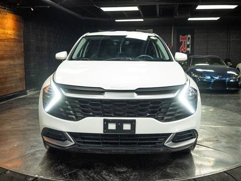 Used 2024 Kia Sportage LX image 4