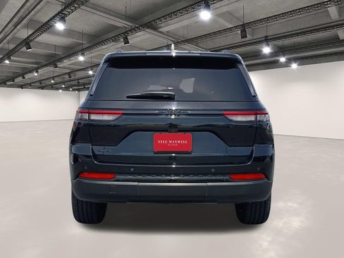 Used 2024 Jeep Grand Cherokee Altitude AWD/4WD image 15