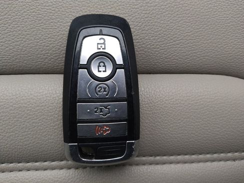 Used 2019 Ford Fusion SEL image 32