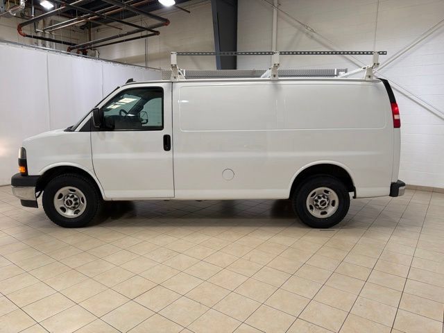 Used 2018 GMC Savana 2500 RWD image 3