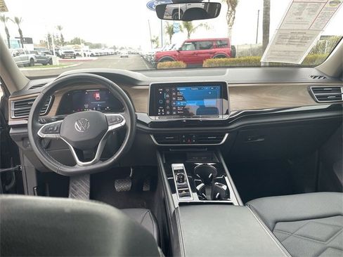 Used 2024 Volkswagen Atlas SE image 19