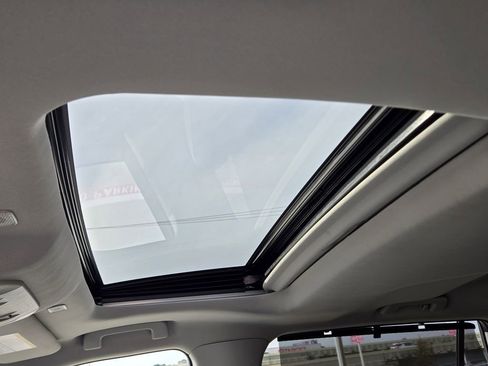 Used 2024 Toyota Highlander LE image 14