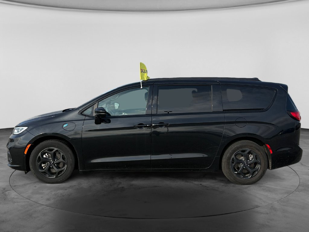 Used 2024 Chrysler Pacifica Premium FWD image 6