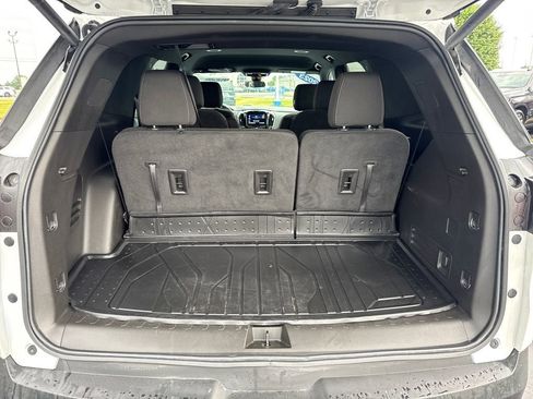 Used 2023 Chevrolet Traverse LT FWD image 7