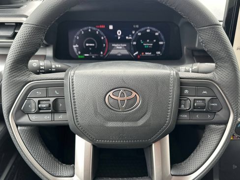 Used 2025 Toyota Tacoma TRD Off-Road AWD/4WD image 21