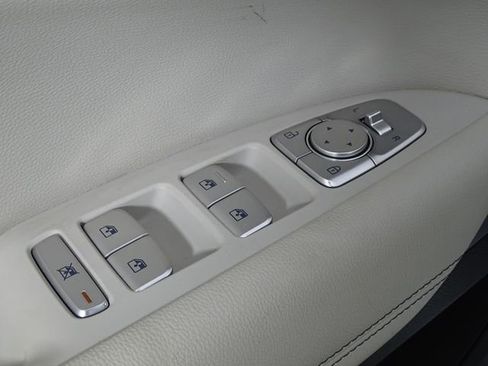 Used 2024 Genesis G70 2.5T image 18