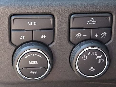Used 2023 Chevrolet Silverado 1500 LT AWD/4WD image 23