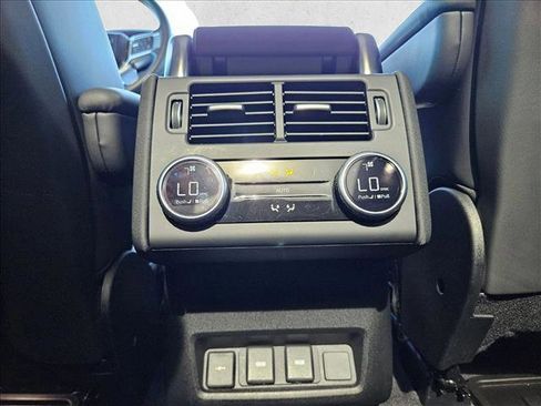 Used 2024 Land Rover Discovery Metropolitan Edition image 19