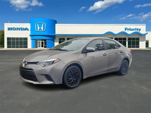 Used 2015 Toyota Corolla LE image 1