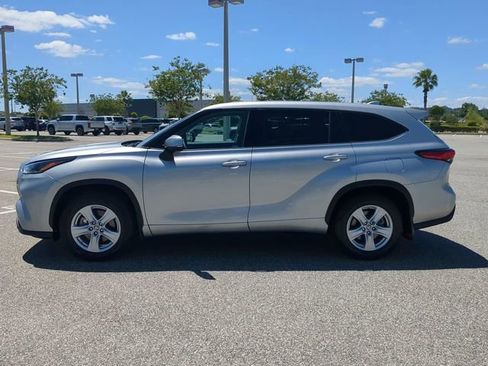 Used 2021 Toyota Highlander L image 7