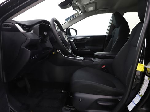 Used 2019 Toyota RAV4 LE w/ All Weather Liner Package image 20