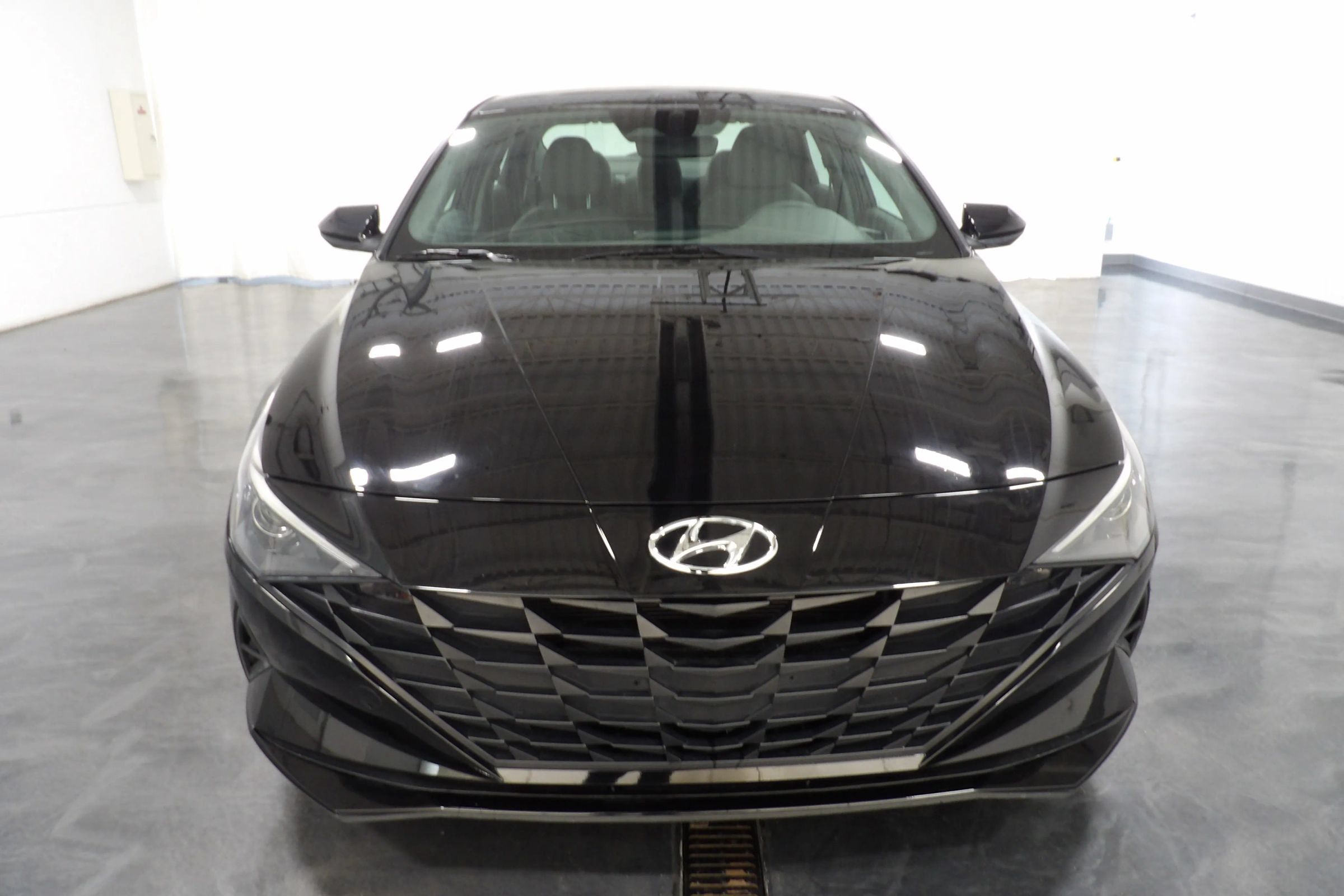 Used 2022 Hyundai Elantra SEL FWD image 2
