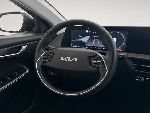 Certified 2024 Kia EV6 Light AWD/4WD image 35