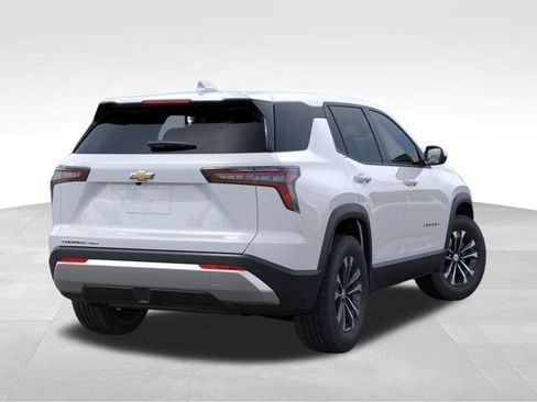 New 2026 Chevrolet Equinox LT w/ Convenience Package II AWD/4WD image 4