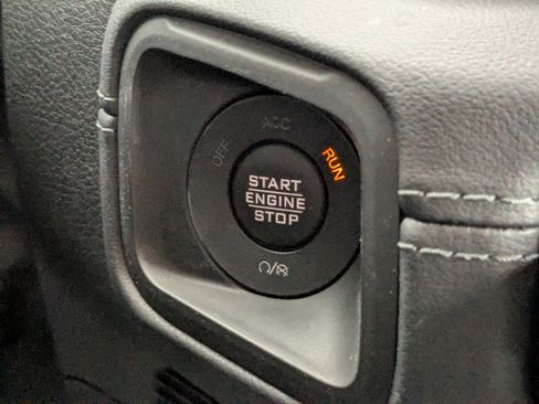 Used 2025 Jeep Wrangler Unlimited Sahara w/ Safety Group image 26