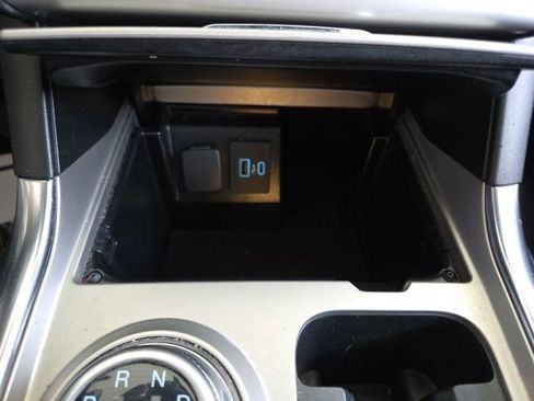 Used 2022 Ford Explorer XLT image 58