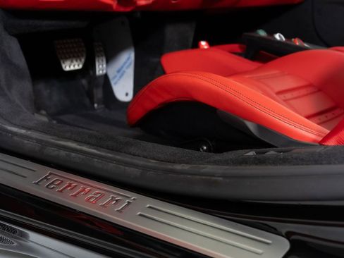 Used 2023 Ferrari F8 Tributo RWD image 33