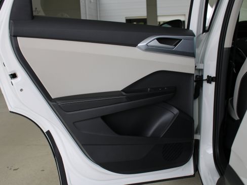 New 2025 Volkswagen Taos SE image 16