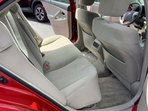 Used 2010 Toyota Camry LE FWD image 31