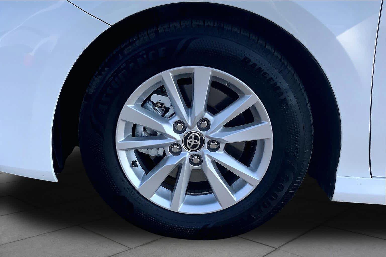 Used 2025 Toyota Camry LE FWD image 11
