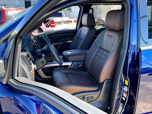 Certified 2023 Nissan Titan Platinum Reserve w/ Moonroof Package image 7