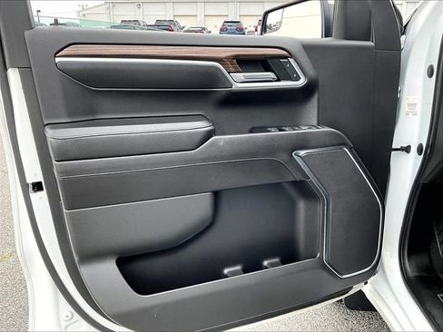 Used 2022 Chevrolet Silverado 1500 LT AWD/4WD image 9