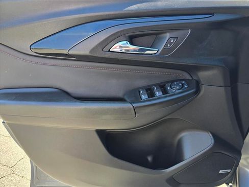 Used 2021 Chevrolet TrailBlazer RS w/ Technology Package FWD image 9
