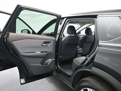 Used 2021 Nissan Rogue SV image 18