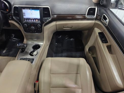 Used 2014 Jeep Grand Cherokee Limited w/ Luxury Group II AWD/4WD image 25