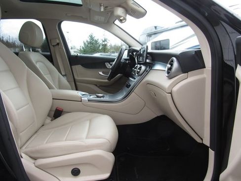 Used 2018 Mercedes-Benz GLC 300 4MATIC image 18