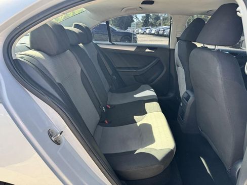 Used 2017 Volkswagen Jetta S image 11