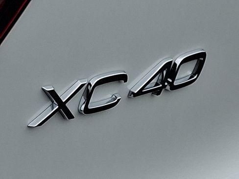 New 2025 Volvo XC40 B5 Plus w/ Protection Package Premier image 21