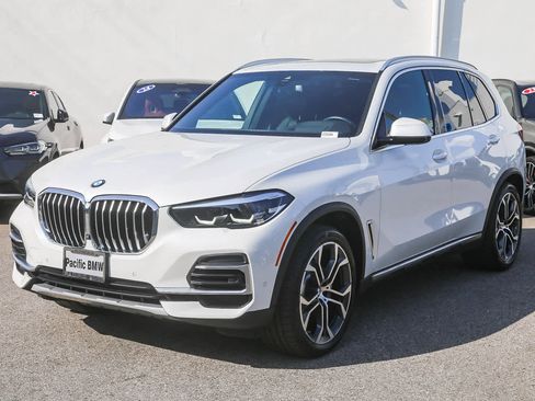 Certified 2023 BMW X5 xDrive40i w/ Premium Package image 3