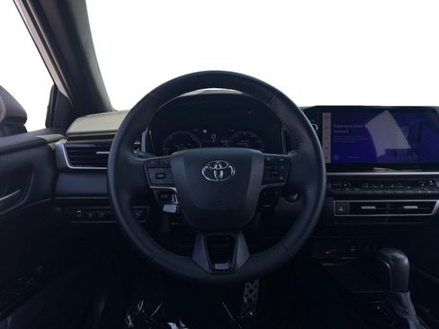Used 2025 Toyota Camry XSE FWD image 12
