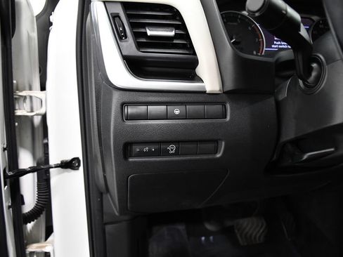 Used 2023 Nissan Rogue SV AWD/4WD image 11