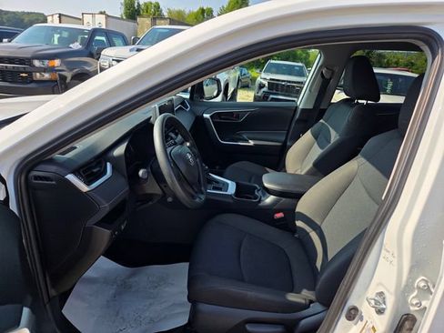 Used 2025 Toyota RAV4 LE AWD/4WD image 11