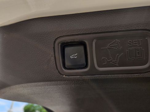 Used 2023 Lincoln Navigator Reserve AWD/4WD image 11