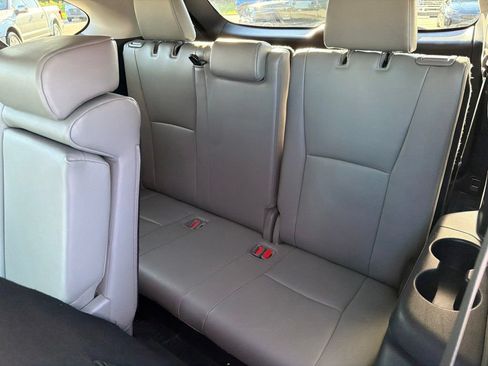 Used 2022 Toyota Highlander XLE AWD/4WD image 17